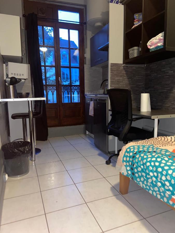 Emplacement Ideal : Studio Au Coeur De Dijon Disponible En Location Appartement Buitenkant foto
